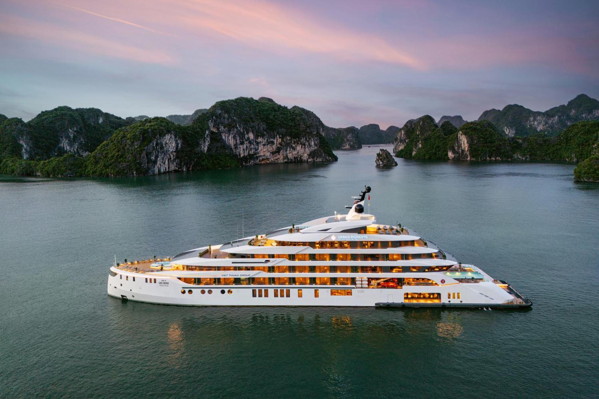 Grand Pioneers Halong Bay Cruise 1 Ha Long Exterior foto